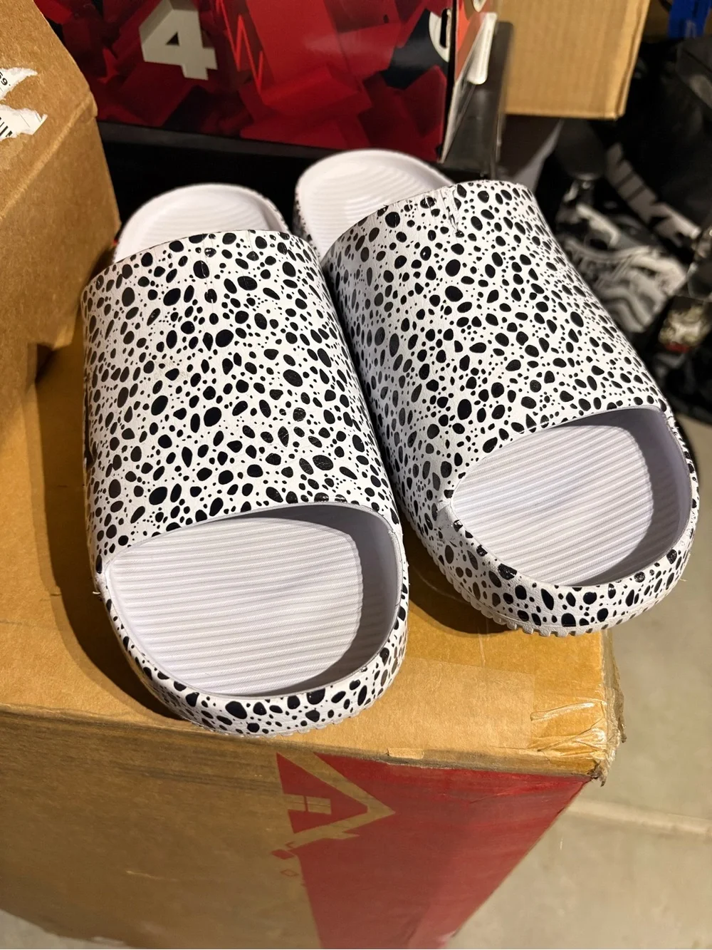 Nike Men's Black and White Speckled Slide Sandals
